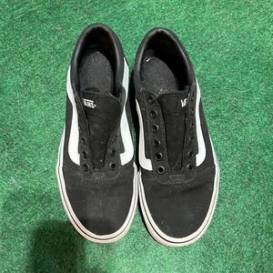 Vans black and white sneaks